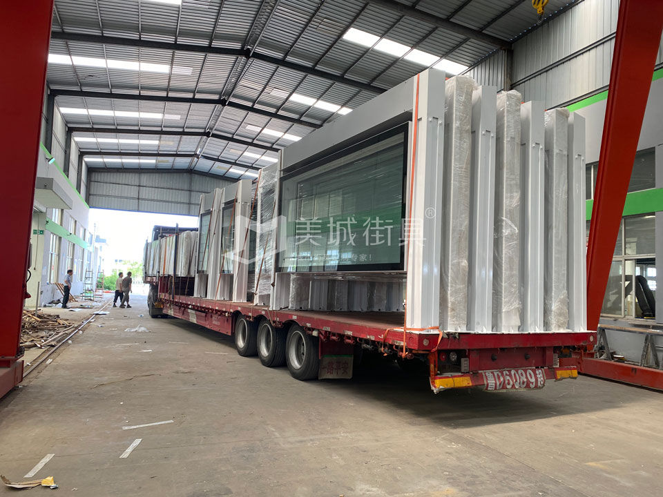 2022.7.1號(hào)美城街具供應(yīng)徐州公交候車亭發(fā)貨現(xiàn)場 2022.7.1號(hào)美城街具供應(yīng)徐州公交候車亭發(fā)貨現(xiàn)場