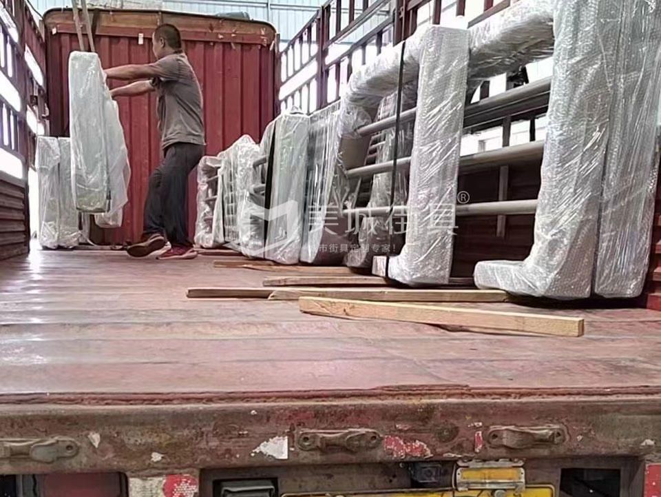 南京道路護(hù)欄發(fā)貨 南京道路護(hù)欄發(fā)貨