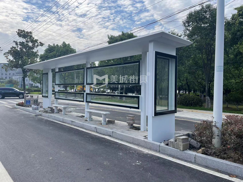 2022.9.8美城街具供應(yīng)安徽金寨公交候車(chē)亭安裝實(shí)物圖 2022.9.8美城街具供應(yīng)安徽金寨公交候車(chē)亭安裝實(shí)物圖